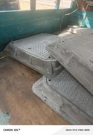 40t Reinforced Fibre Heavy Duty Manhole Cover 600*600 for Roads