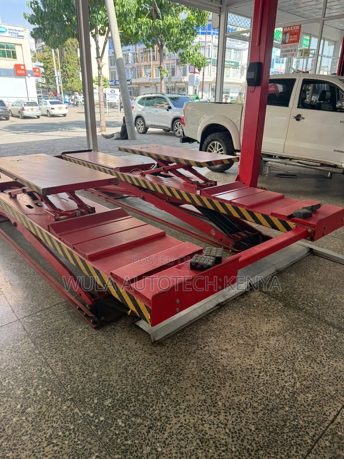 Smooth and Low Noise Operator Big Scissor Carlift Sunshine