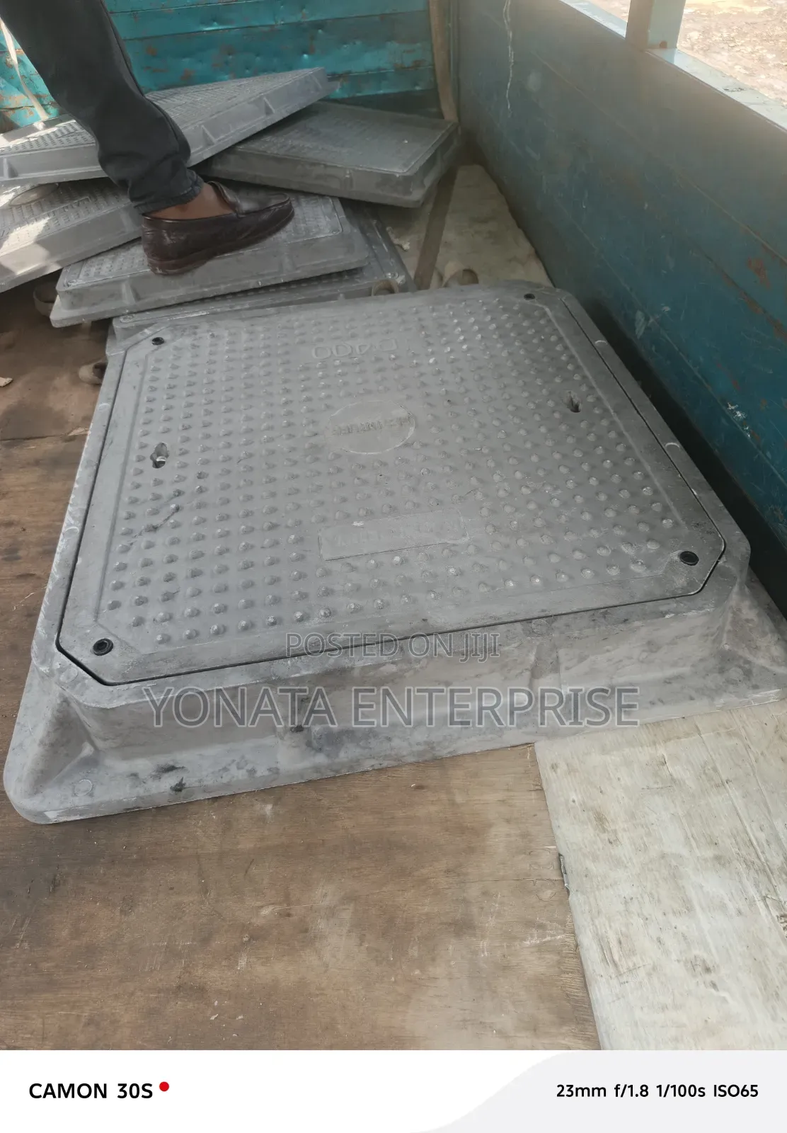 Road Manhole Cover 600 by 600 - Lockable 40t