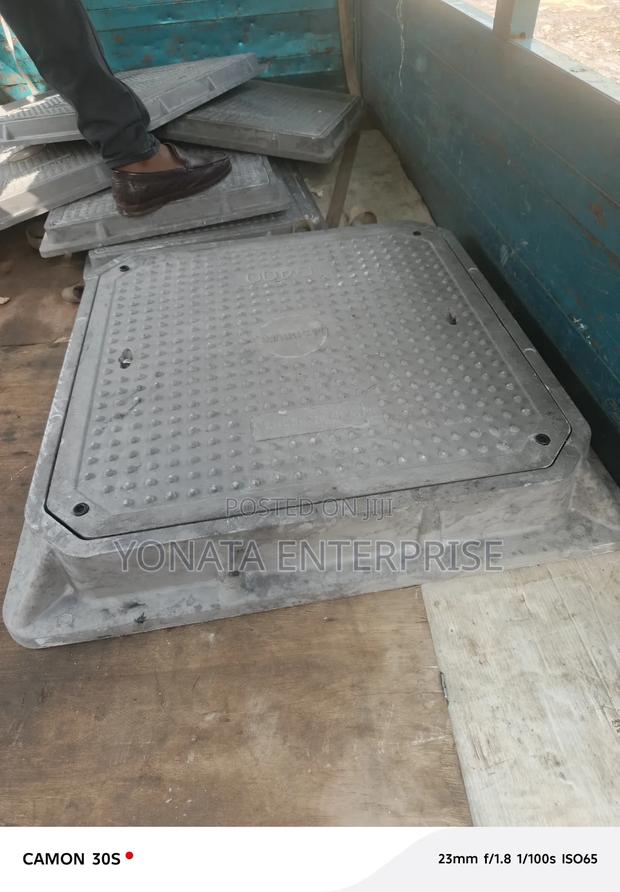 Road Manhole Cover 600 by 600 - Lockable 40t