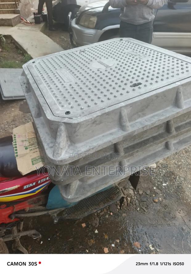 Heavy Duty Manhole Cover 600 by 600 40t Class D400 C