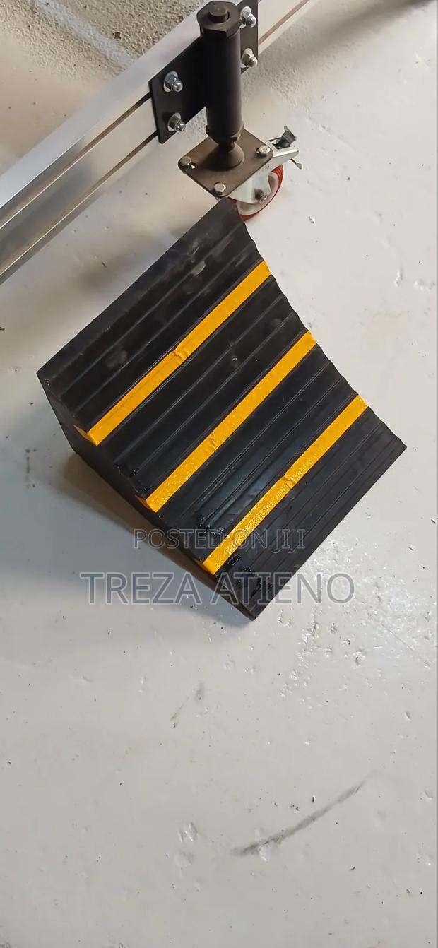 Heavy Duty Rubber Wheel Stopper