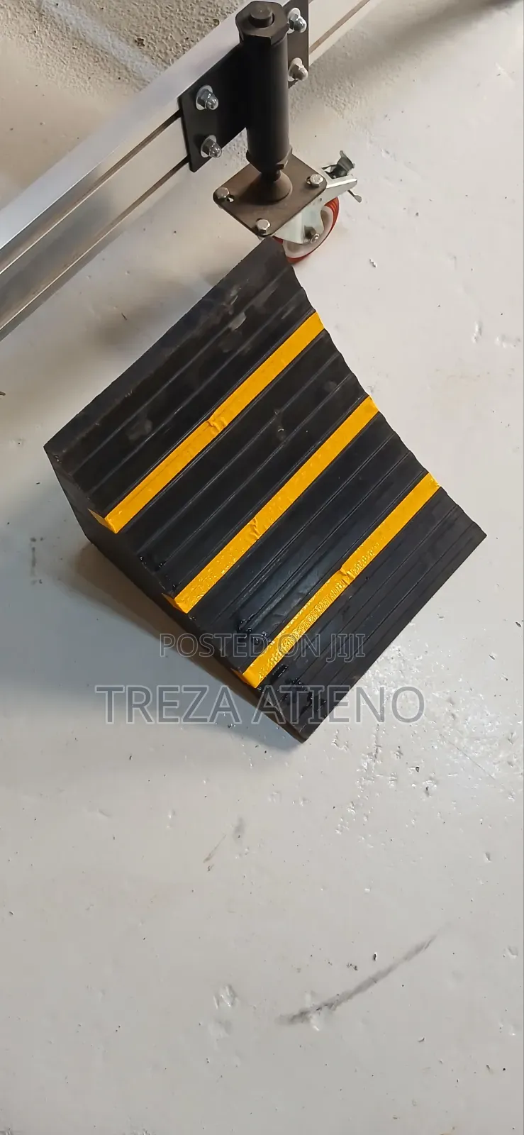 Heavy Duty Rubber Wheel Stopper