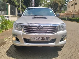 Toyota Hilux 2012 Gray