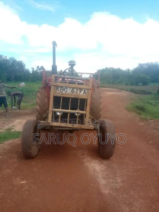 Tractor Mf 575 - main view