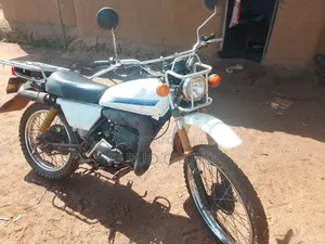 Suzuki EN125-2A 2002 White