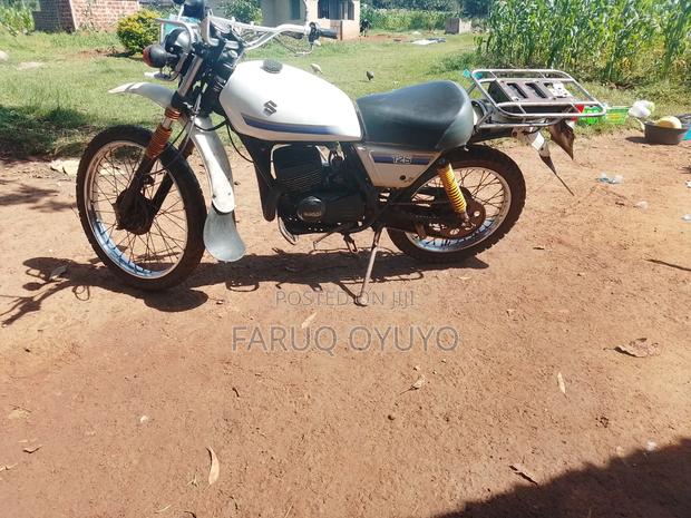 Suzuki EN125-2A 2002 White - thumbnail 4