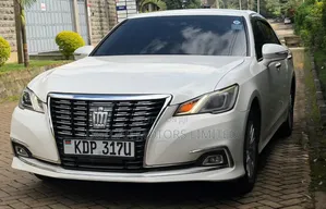 Toyota Crown 2017 White