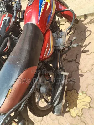Bajaj Boxer 125 2024 Red