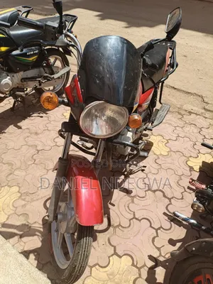 Bajaj Boxer 125 2024 Red