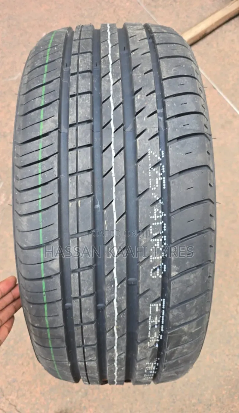 225/40r18 Boto Tyre