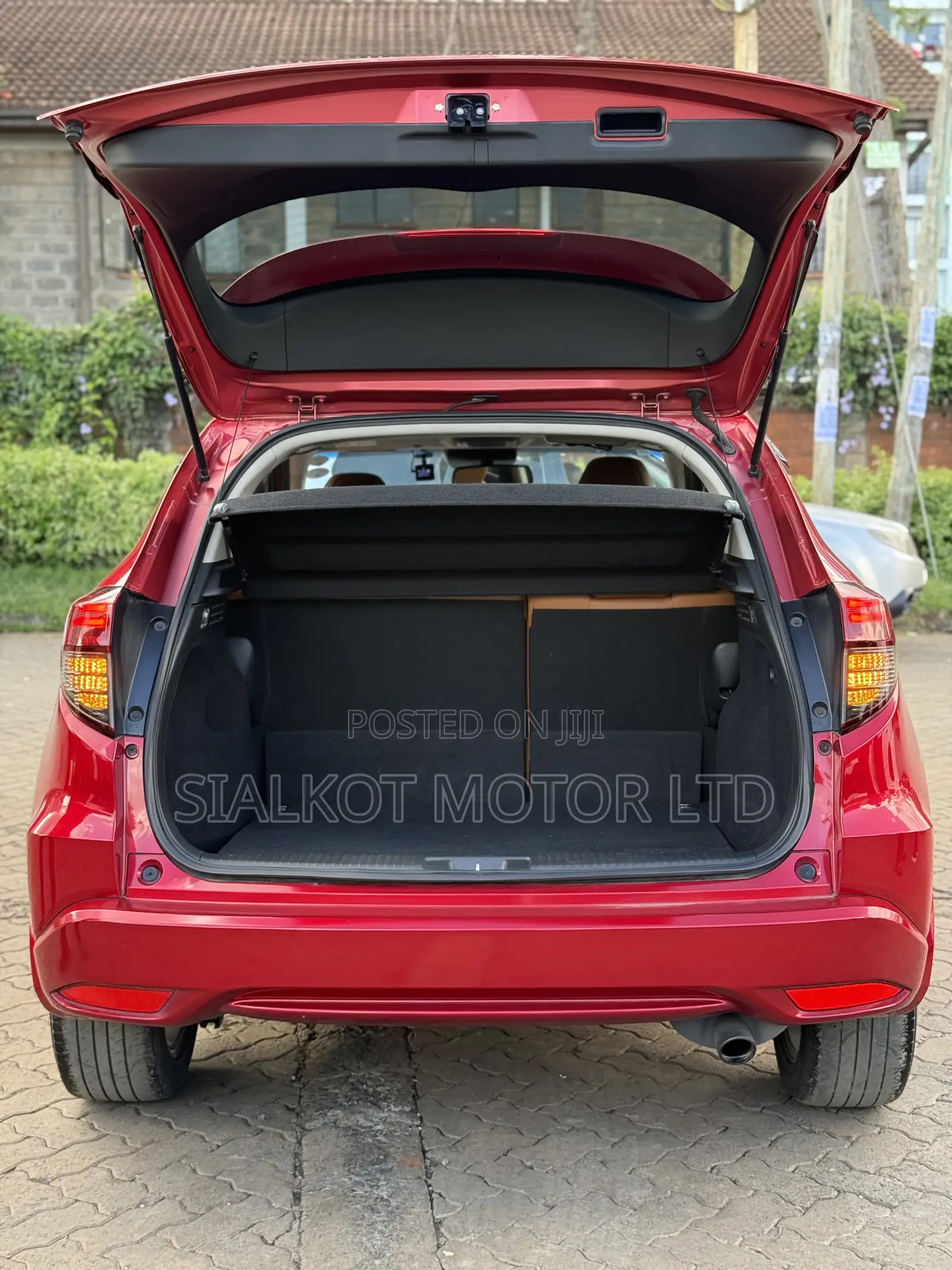 Honda Vezel 1.5 Hybrid 2WD 2019 Red