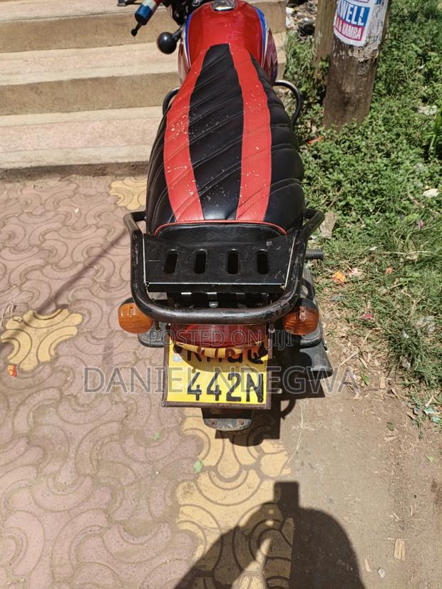 Bajaj Boxer 125 2025 Red