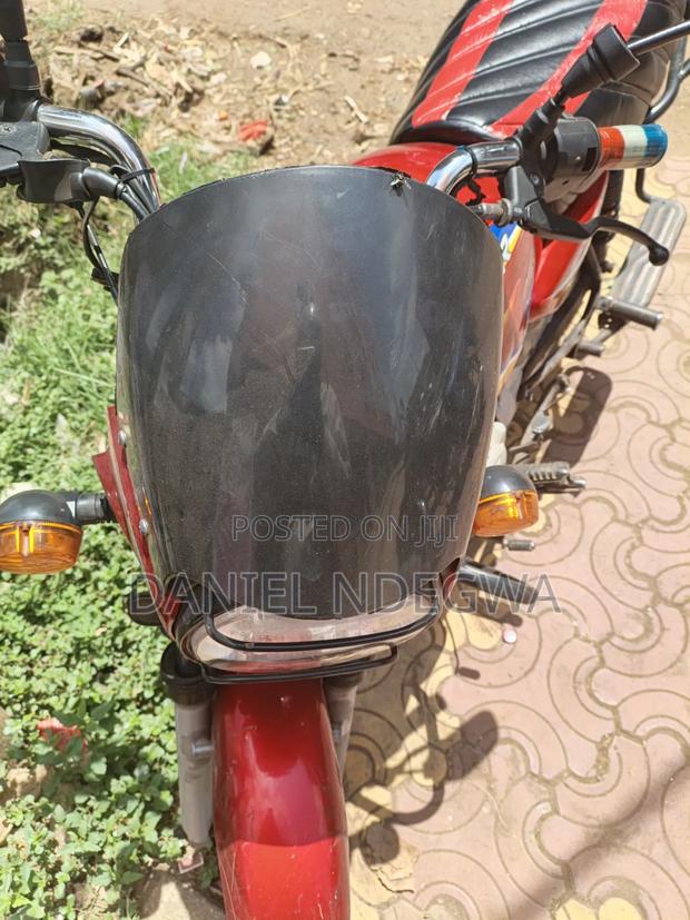 Bajaj Boxer 125 2025 Red - thumbnail 4