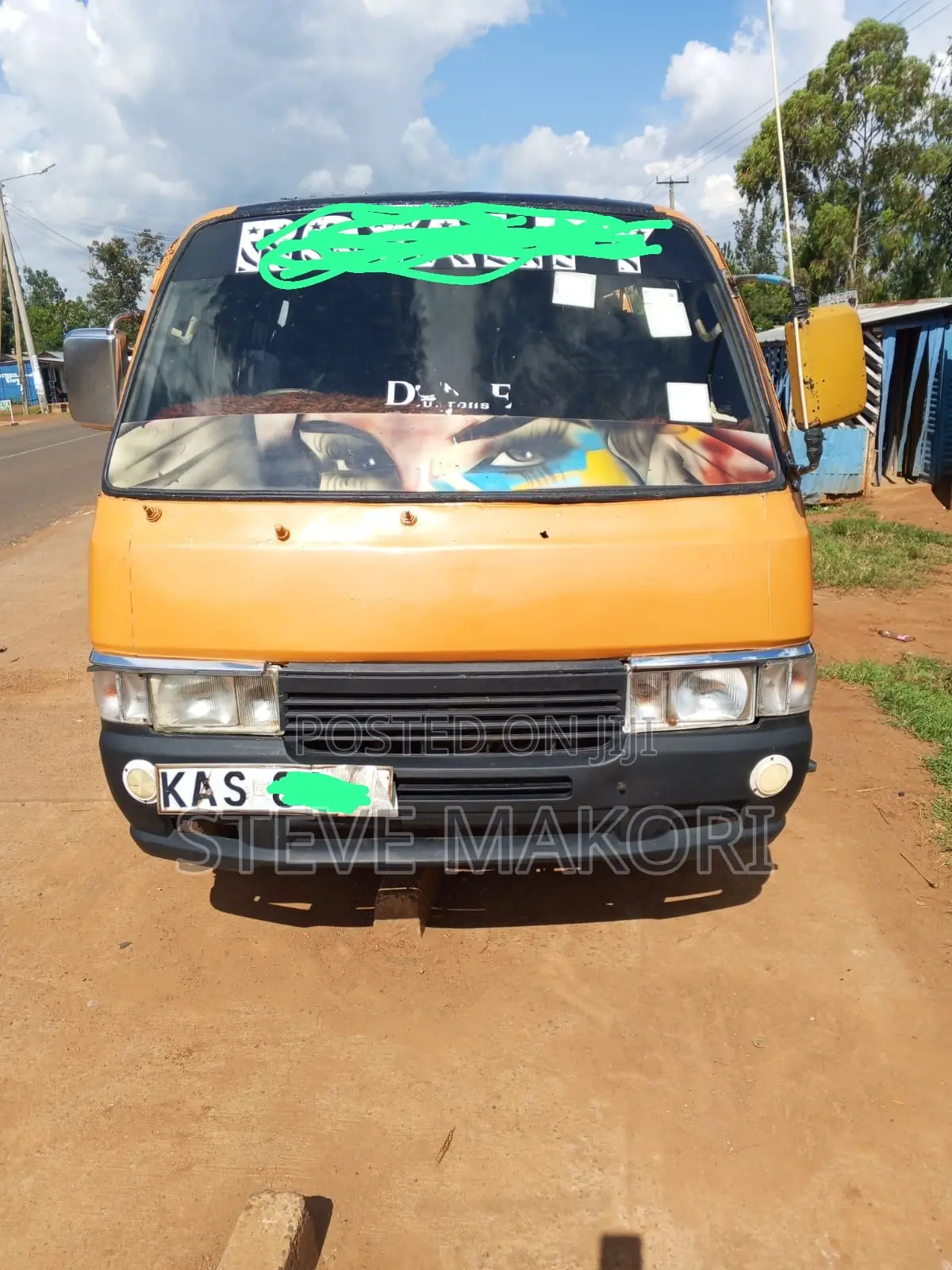 Nissan Caravan (Urvan) 2002 Gold