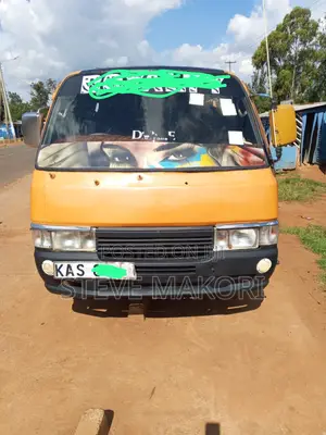Nissan Caravan (Urvan) 2002 Gold