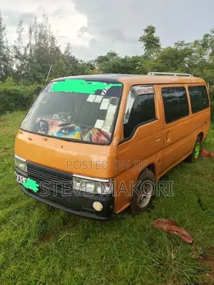 Nissan Caravan (Urvan) 2002 Gold