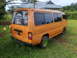 Nissan Caravan (Urvan) 2002 Gold