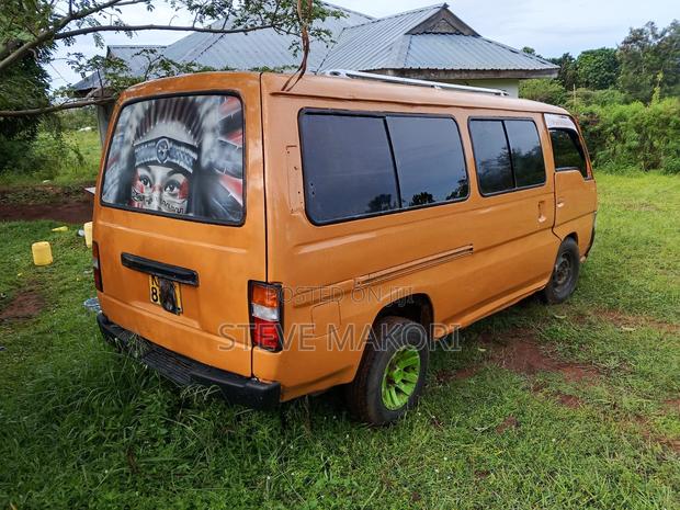 Nissan Caravan (Urvan) 2002 Gold - thumbnail 3