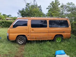 Nissan Caravan (Urvan) 2002 Gold