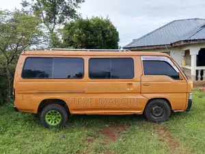 Nissan Caravan (Urvan) 2002 Gold