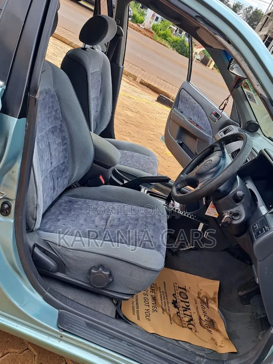 Toyota Carina 1.8 FWD Sedan 2001