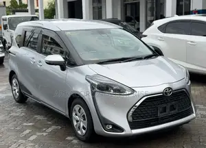 Toyota Sienta 2019 Silver