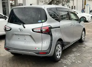 Toyota Sienta 2019 Silver