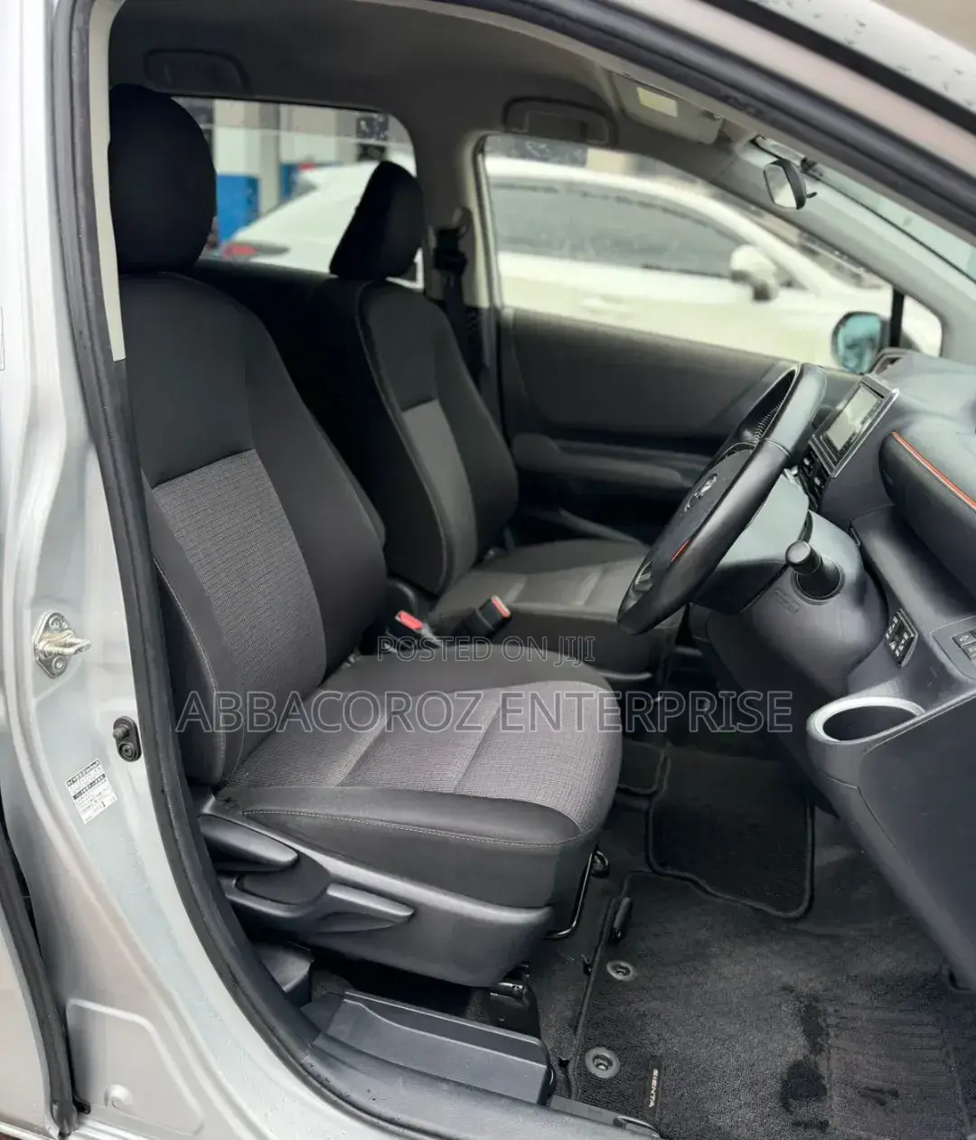 Toyota Sienta 2019 Silver