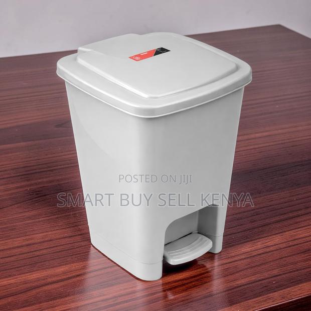 Quick Access 30 Litres Hard Plastic Step Pedal Waste Garbage Dust Bin