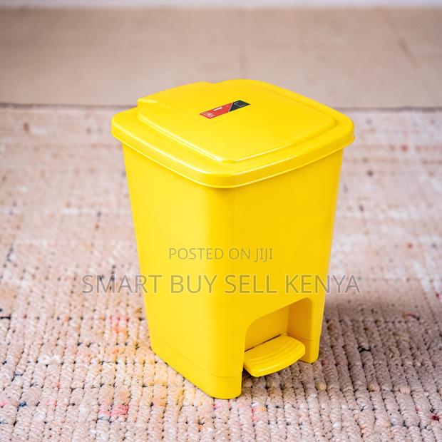Flexible Usage 30litres Hard Plastic Step Pedal Waste Garbage Dust Bin