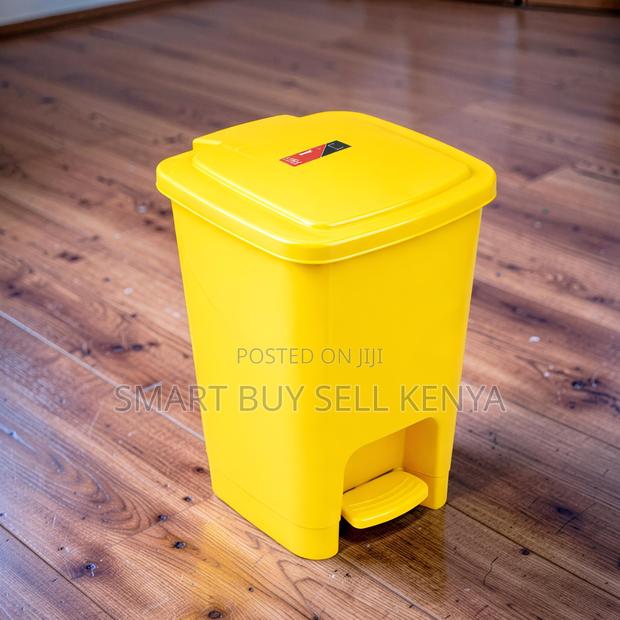 Neat Appearance 30 Litres Hard Plastic Step Pedal Waste Garbage Bin