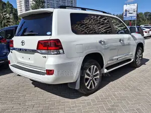 Toyota Land Cruiser 4.6 V8 ZX 2019 Pearl