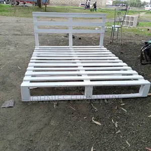 White 5*6 Pallet Bed