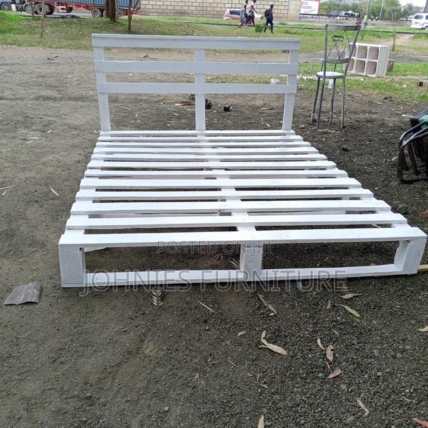 White 5*6 Pallet Bed