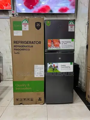 Syinix 137-Liter Double-Door Refrigerator."