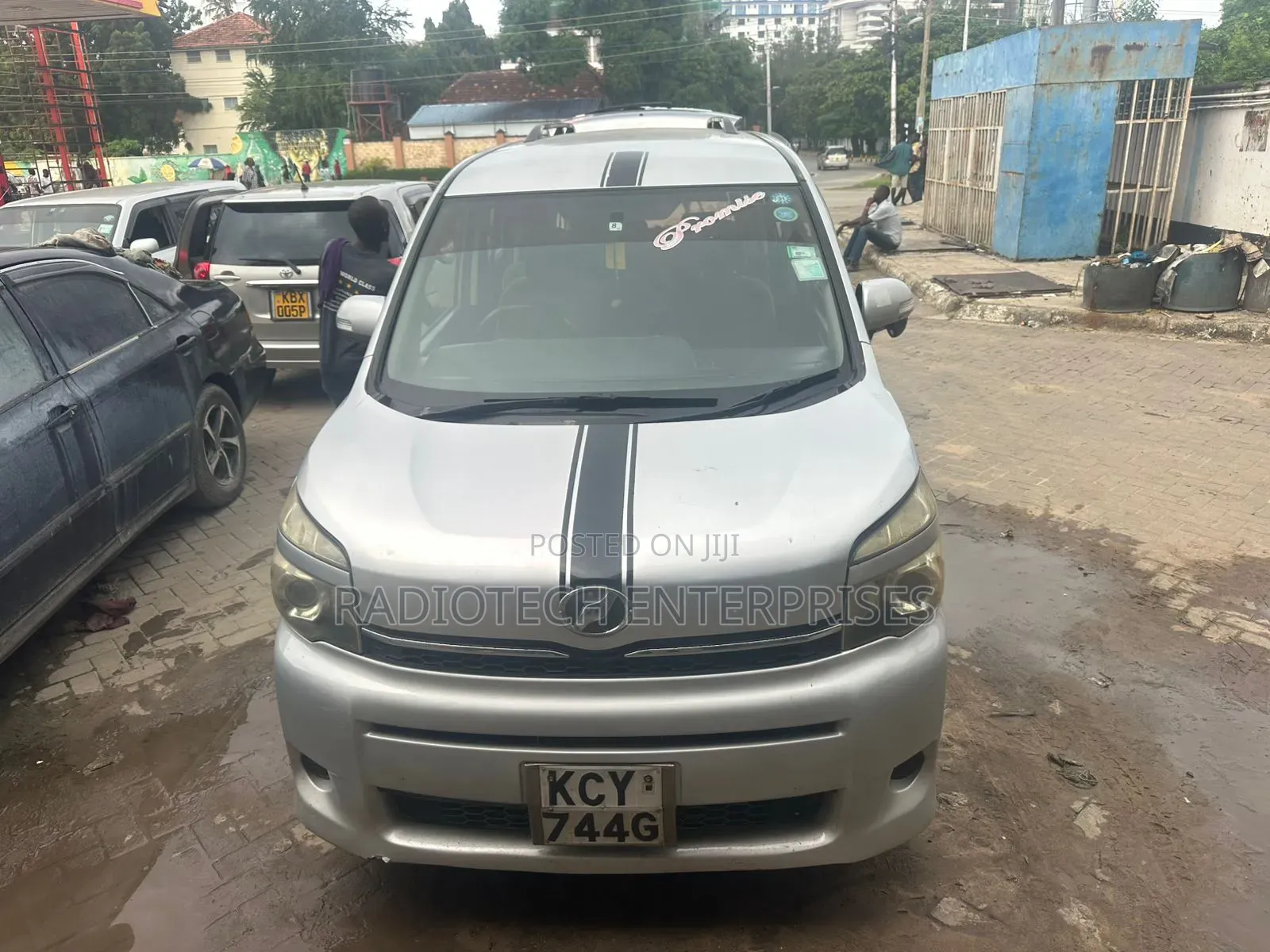 Toyota Voxy 2012 Silver