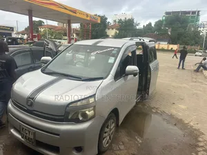 Toyota Voxy 2012 Silver