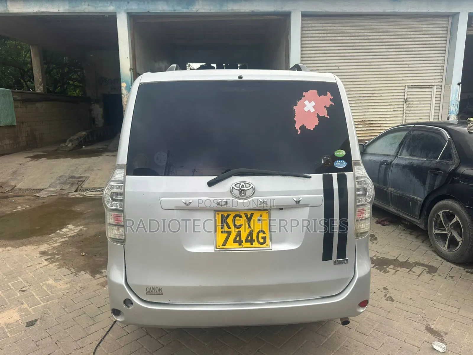 Toyota Voxy 2012 Silver