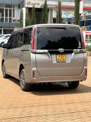 Toyota Esquire 1.8 FWD Hybrid (7 seater) 2018 Gray