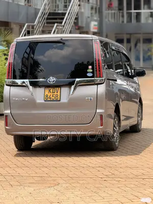 Toyota Esquire 1.8 FWD Hybrid (7 seater) 2018 Gray