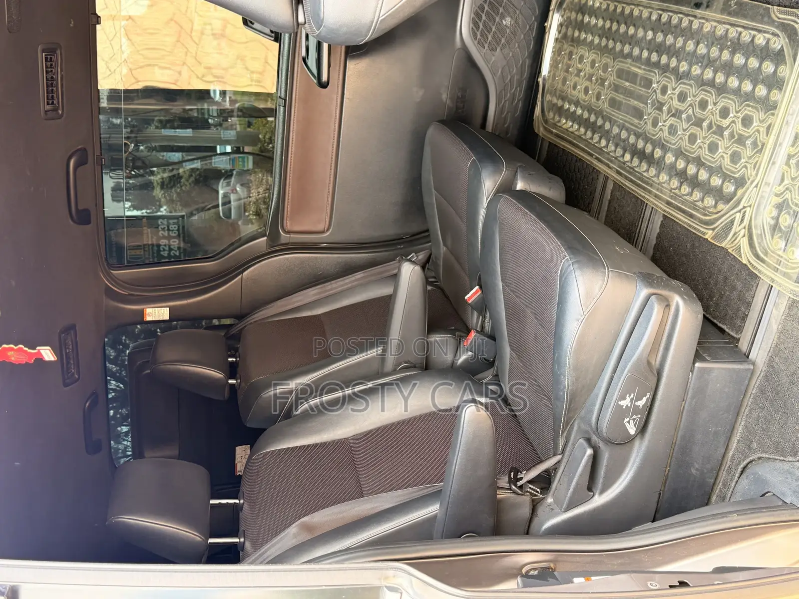 Toyota Esquire 1.8 FWD Hybrid (7 seater) 2018 Gray