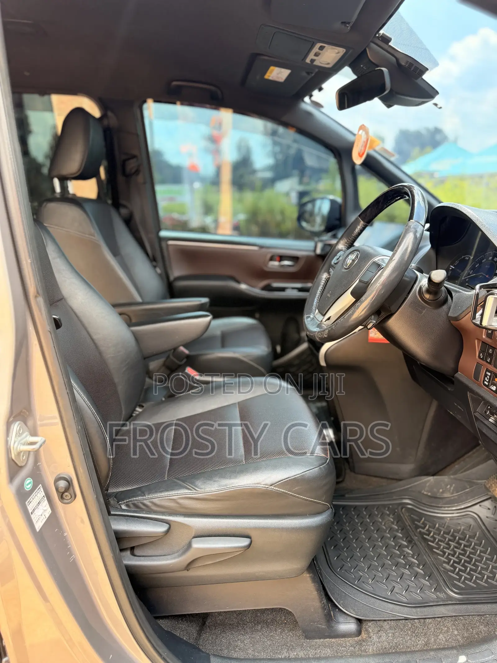 Toyota Esquire 1.8 FWD Hybrid (7 seater) 2018 Gray