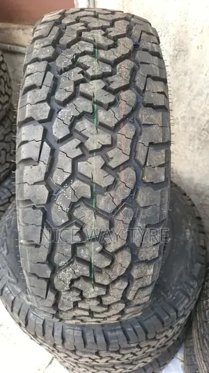 215/60r17 Comforser a/T