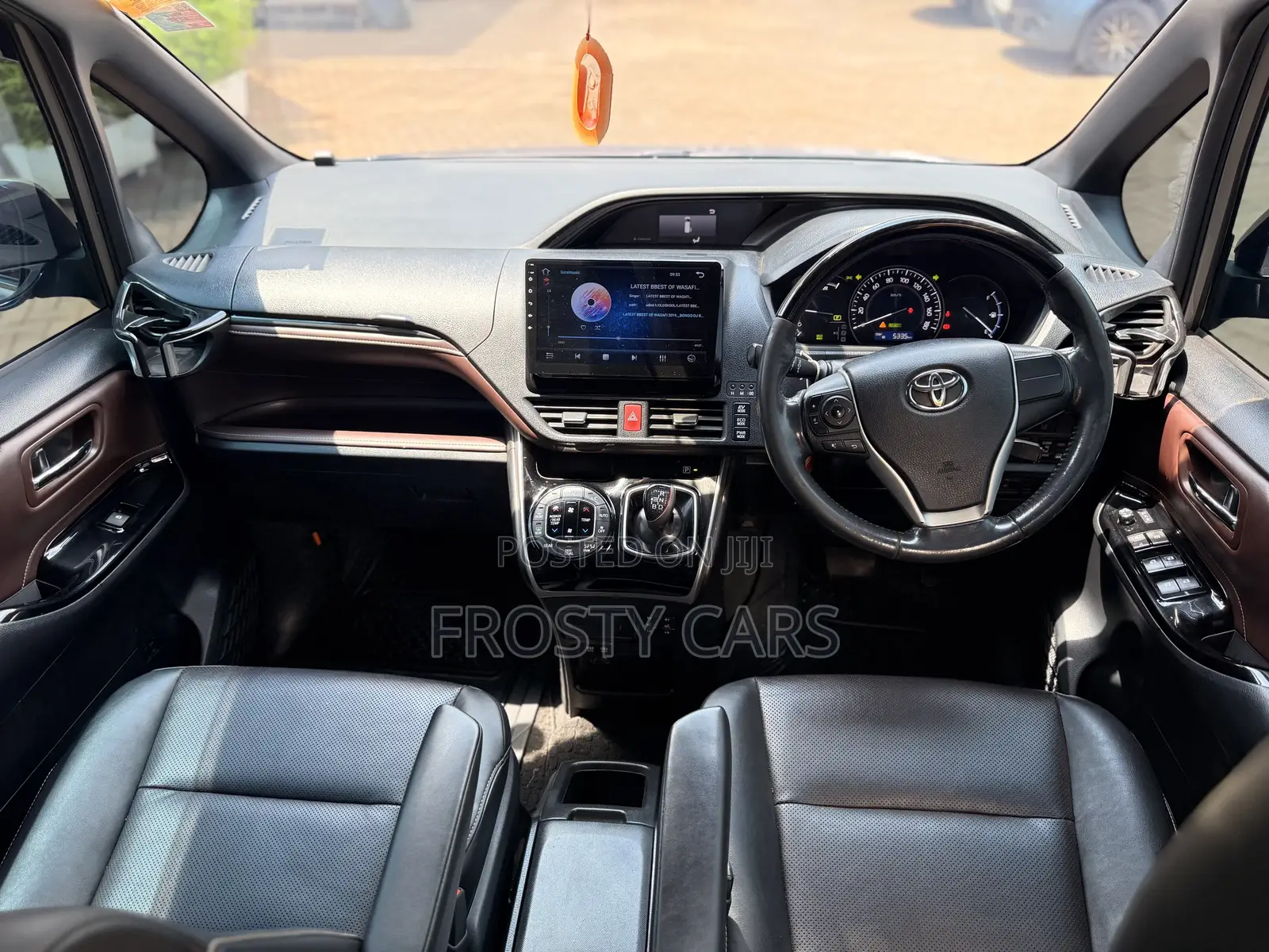 Toyota Esquire 1.8 FWD Hybrid (7 seater) 2018 Gray