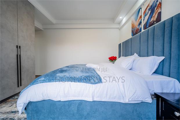 Airbnb 2br Riverside Apartment With Serenity Modern Comfort. - thumbnail 8