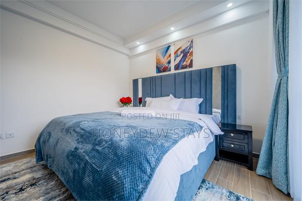 Airbnb 2br Riverside Apartment With Serenity Modern Comfort. - thumbnail 11