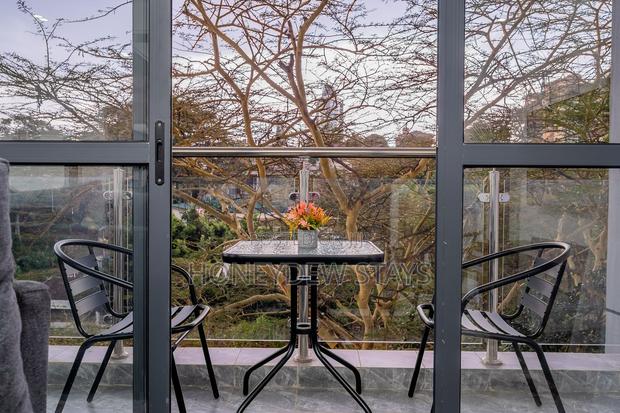 Airbnb 2br Riverside Apartment With Serenity Modern Comfort. - thumbnail 18