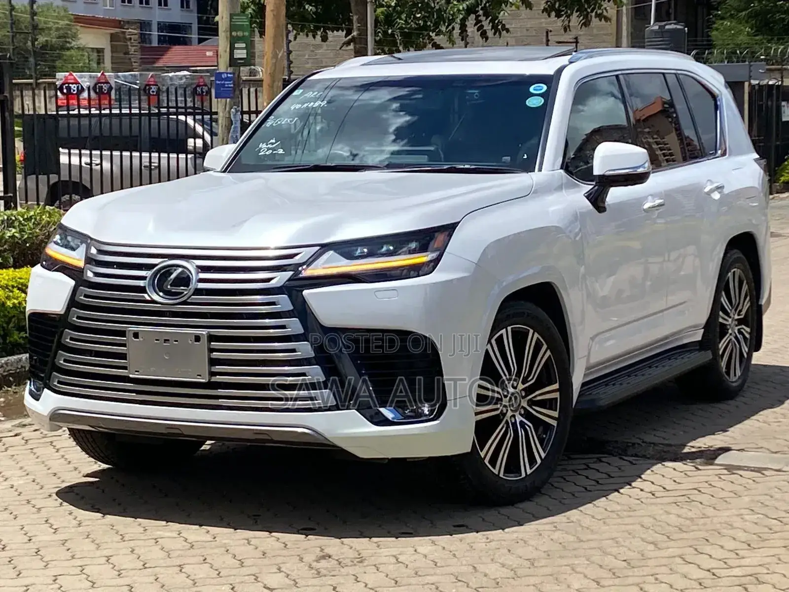 Lexus LX 2022 White
