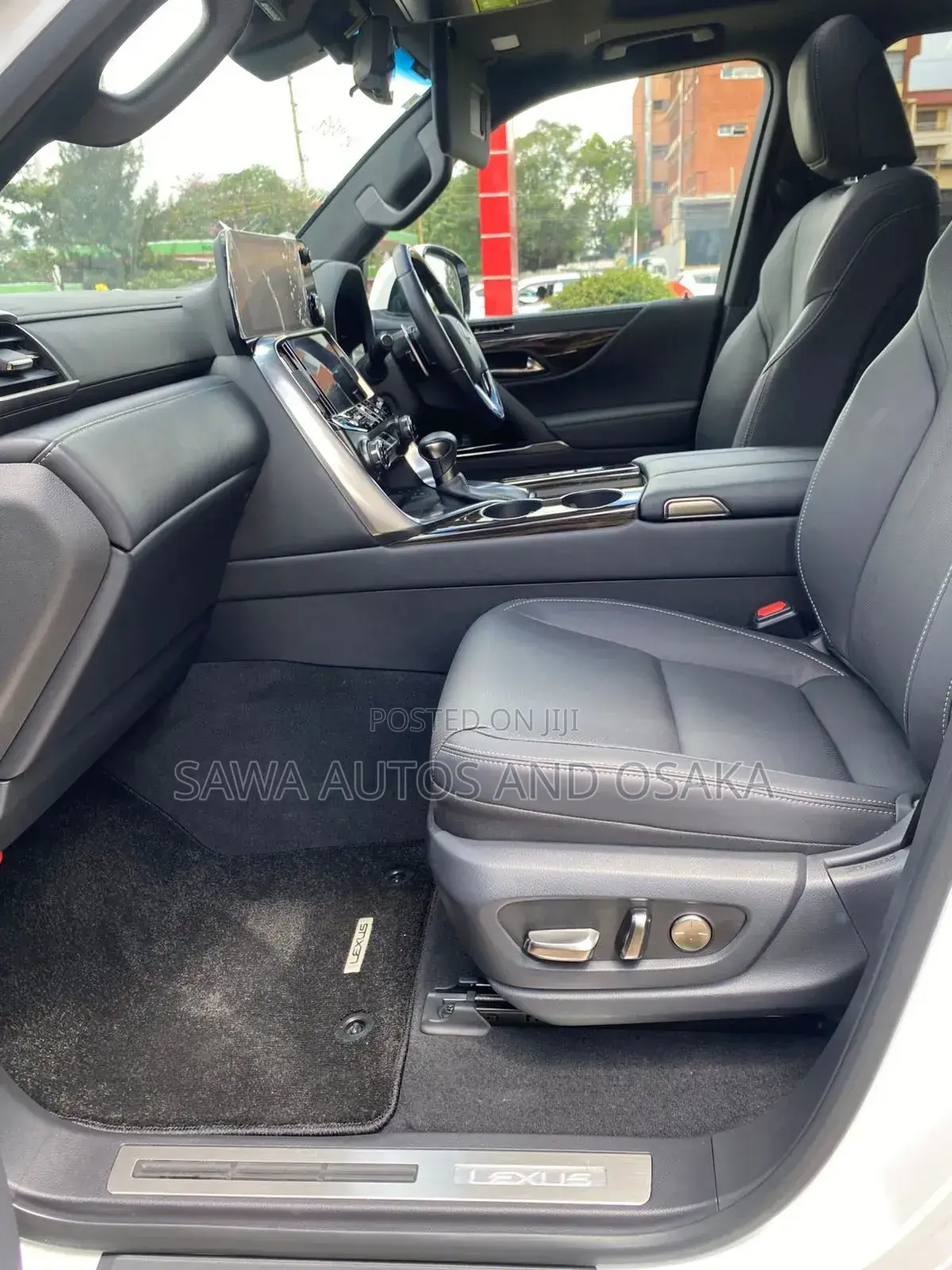 Lexus LX 2022 White